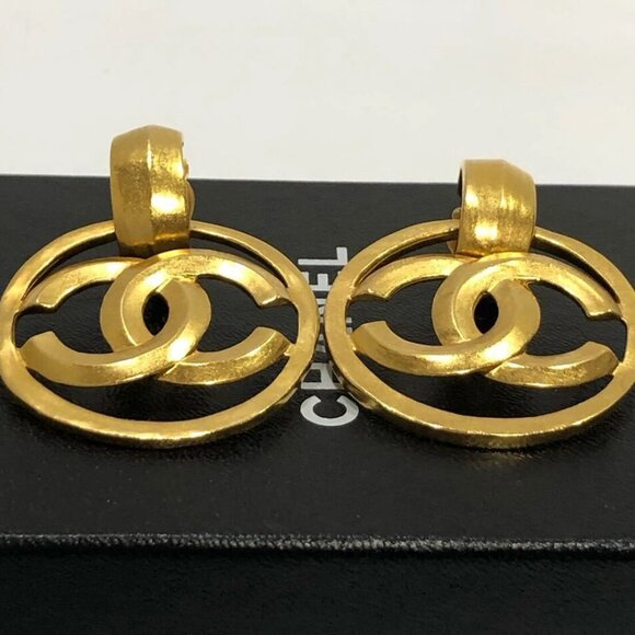 CHANEL CC Logos Circle Round Hoop Dangle Earrings Gold Tone 96P Auth w/Box #5174 - Picture 1 of 9